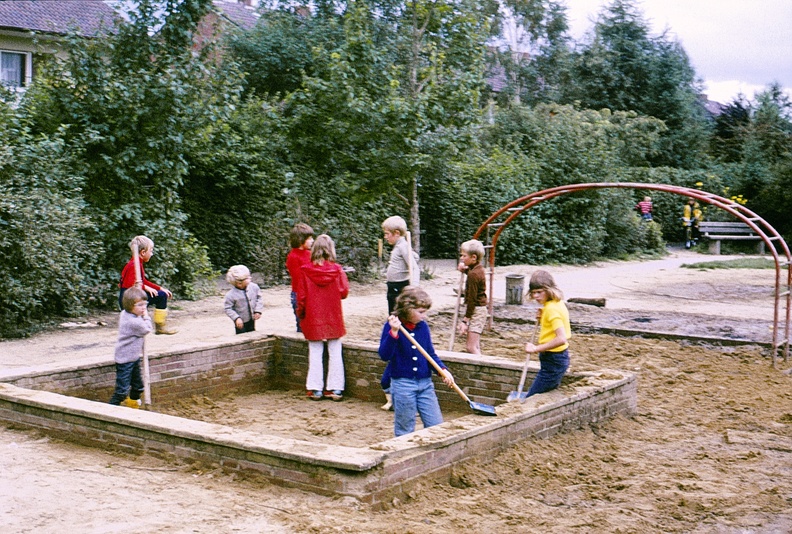 75_Sanierung_Kinderspielplatz_1973-spd-rox.jpg