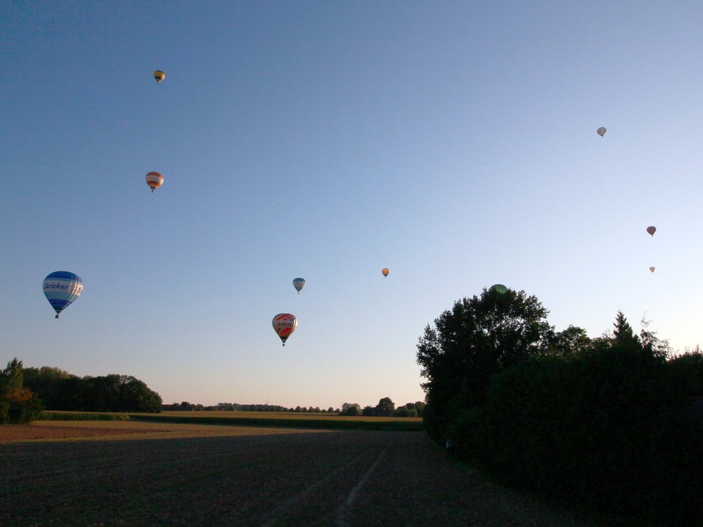 Montgolfiade-Heißluftballons_beim_Rüschenfeld
